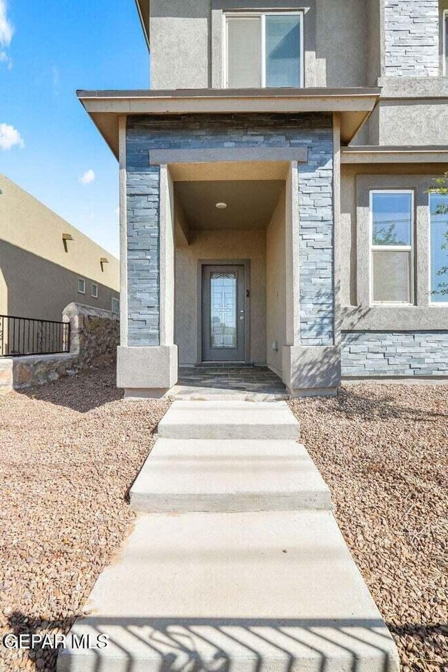Foto del edificio - 14947 Pebble Hills Blvd
