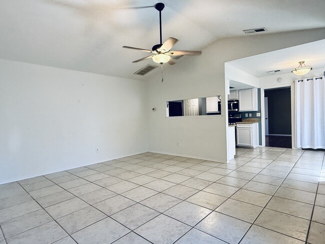 Foto del edificio - 621 Luther Dr