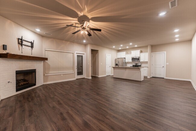 Building Photo - 3 Bed/2 BA Rental in Farmington!