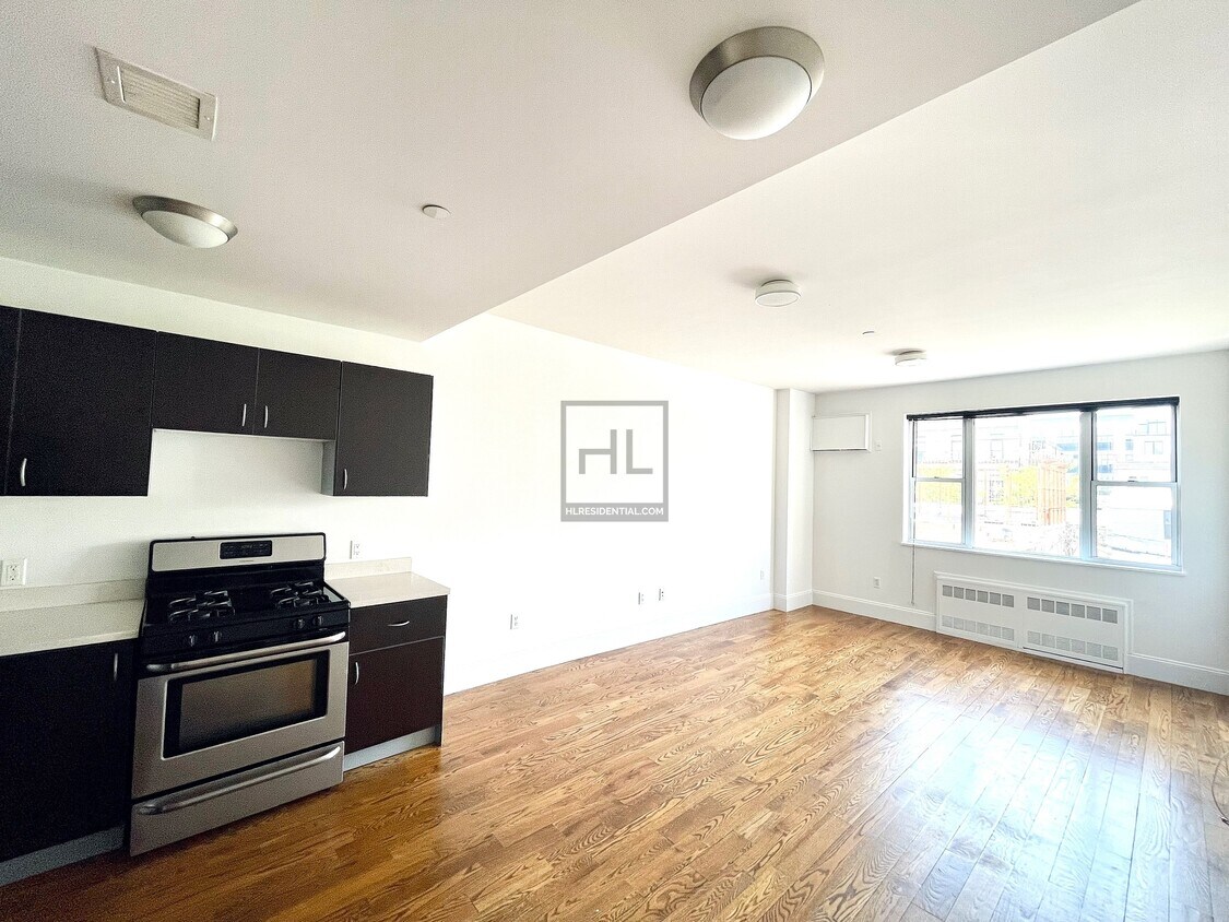 Large Studio Dekalb Avenue, Bushwick Apartment for Rent in Brooklyn