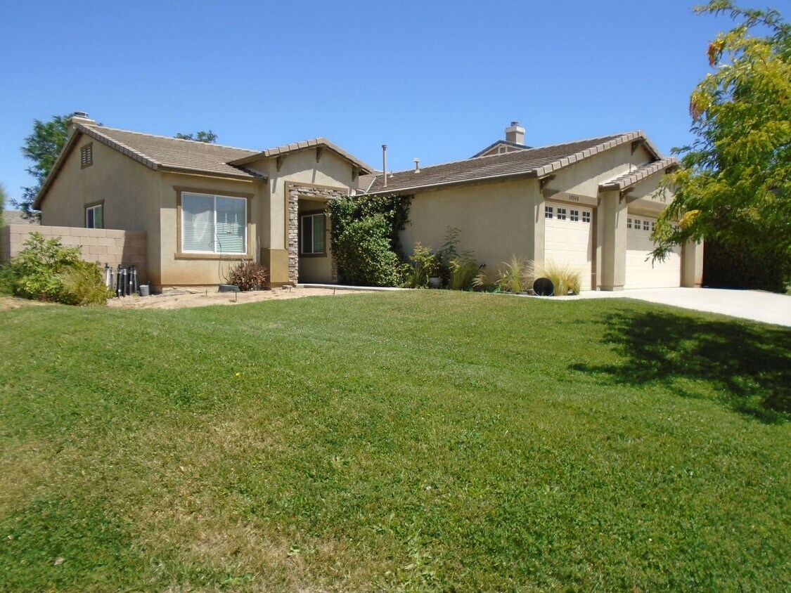 Foto principal - Spacious One Story in West Palmdale with 1...