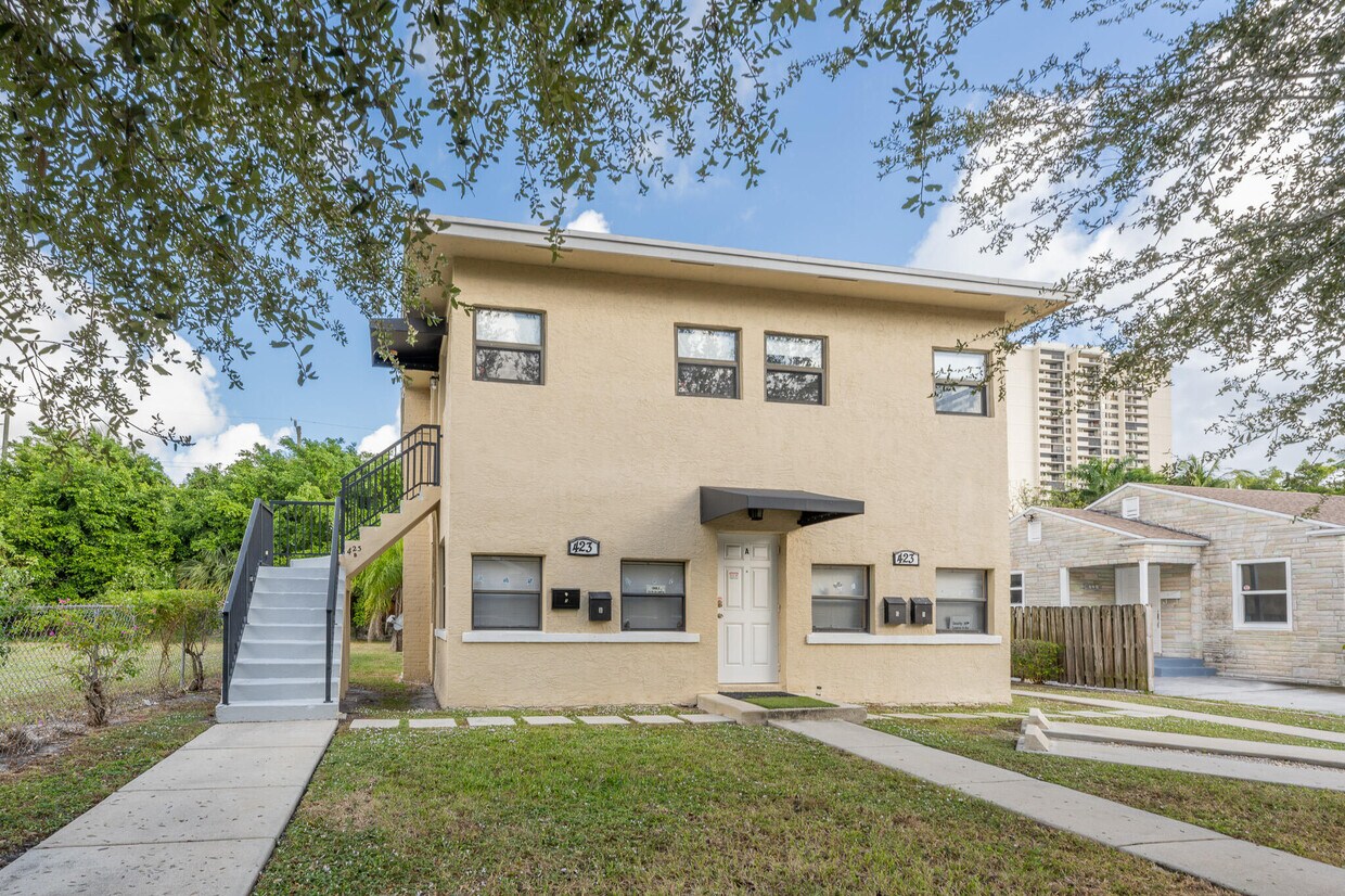 Primary Photo - 423 53rd St