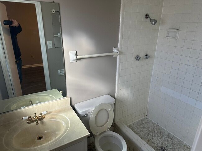 Building Photo - 587 Pin Oak Point