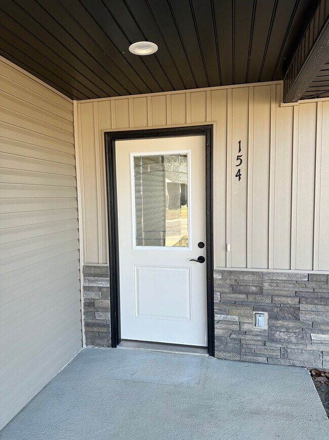 Building Photo - Now Available FOR RENT 4 Bed 2 Bath | Summit Pass Subdivision | Waynesville, MO