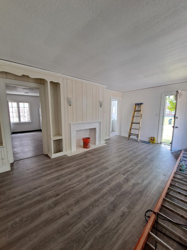 Building Photo - 1004 Linda Vista Ave