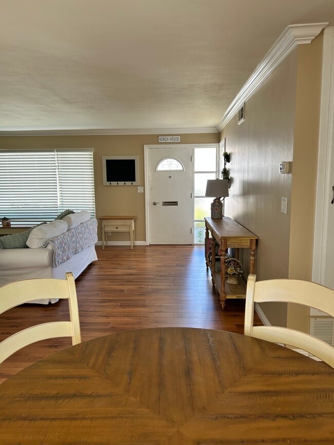 Front Entry - 131 Monte Vista