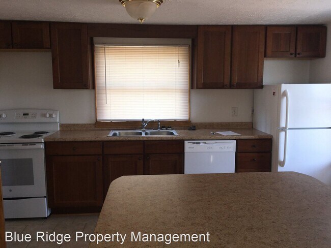 Foto del edificio - 1 br, 1 bath House - 2408 Gilmore Street