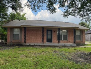 Building Photo - 4013 Newshire Dr
