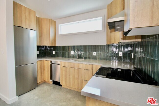 Foto del edificio - 21317 Lopez St