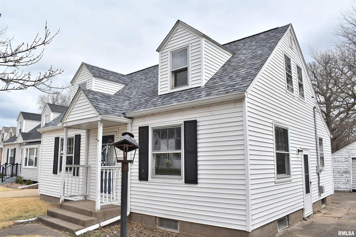 Building Photo - Check this Lovely 3-Bedroom Home!