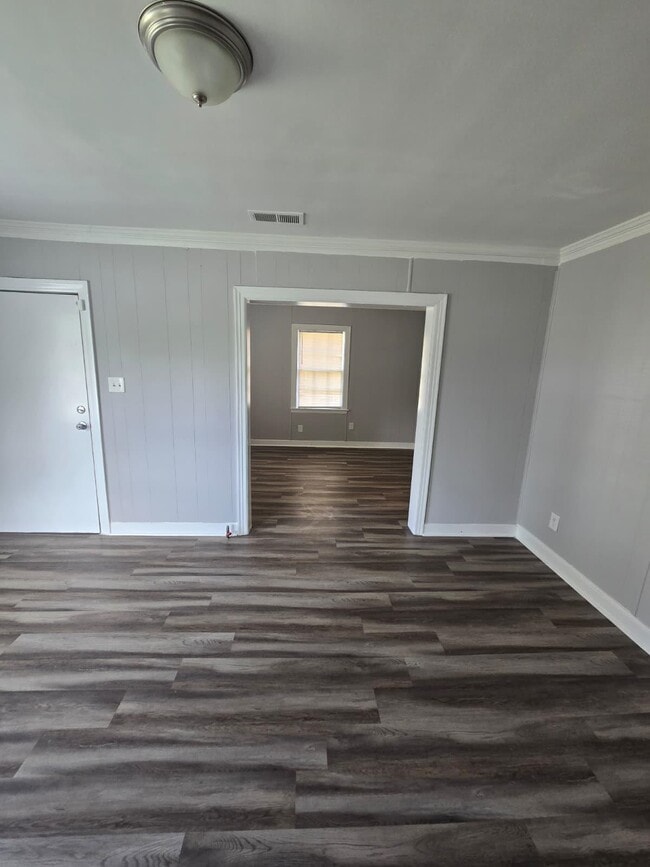 Building Photo - 3083 Crump Ave