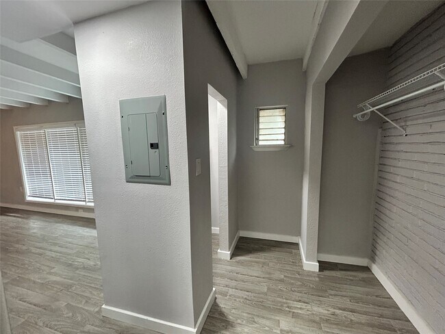 Building Photo - 219 Marshall St