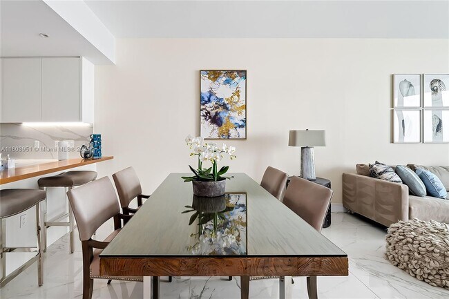 Foto del edificio - 15701 Collins Ave