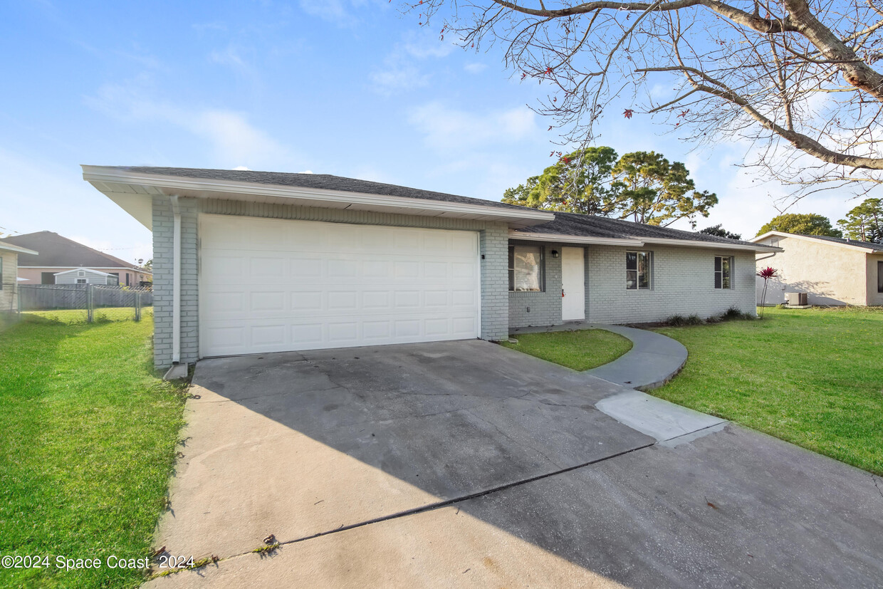 Foto principal - 1234 Roslyn Ave NW