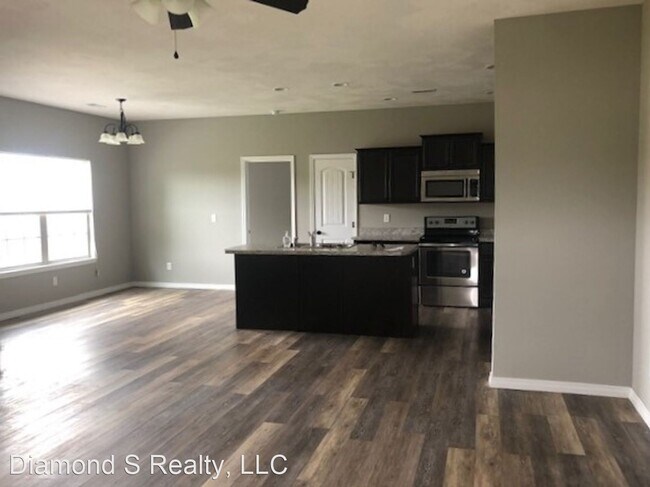 Building Photo - 3 br, 2 bath House - 3102 N Albertha Ave