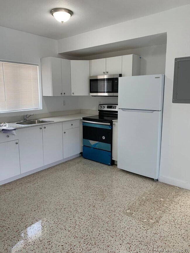 Foto del edificio - 159 NE 56th St