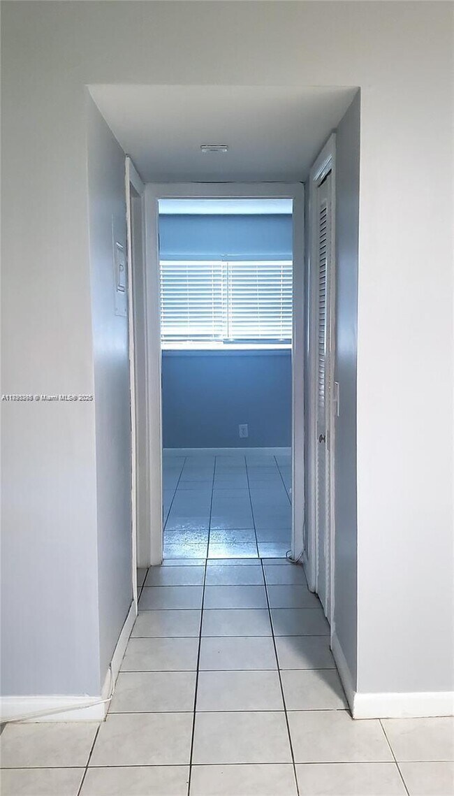 Foto del edificio - 250 Layne Blvd