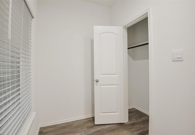 Building Photo - 1055 Llano Trl