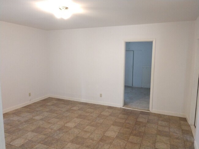 Building Photo - 2228 Yew St