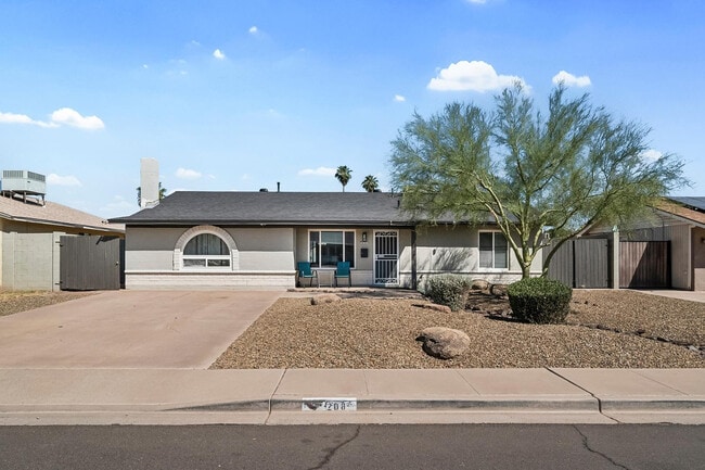 Building Photo - 208 E Oxford Dr