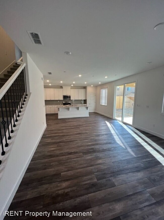 Building Photo - 4 br, 3 bath House - 4144 Spout St