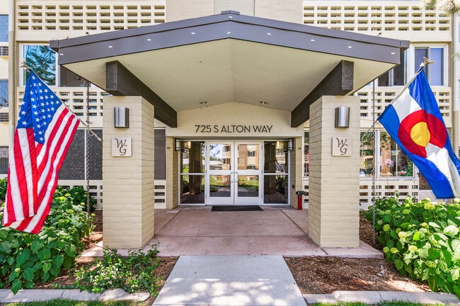 Foto del edificio - 725 S Alton Way