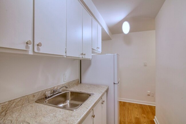 Building Photo - 3460 Durocher