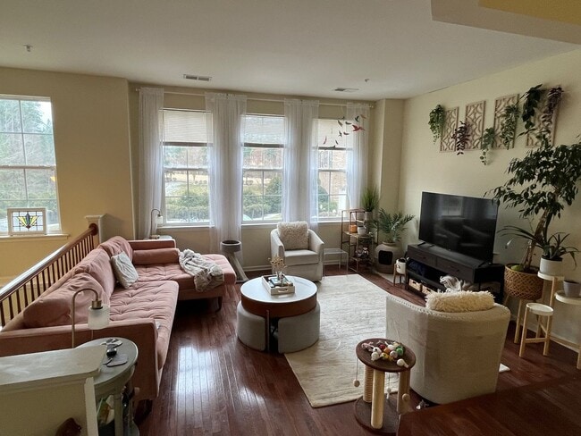 Lease-Takeover with Option for 12-month renewal! - Lease-Takeover with Option for 12-month renewal! House