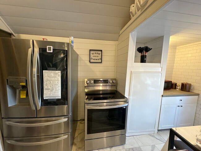 Foto del edificio - 1 Bedroom / plus sleeping loft, Single Fam...