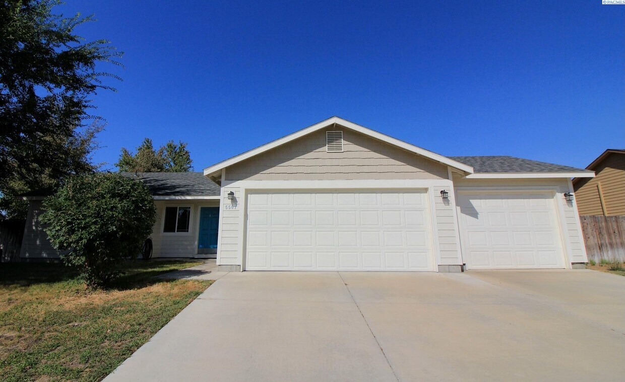 Foto principal - 3 bed, 2 bath Rambler w/ an Office in West...