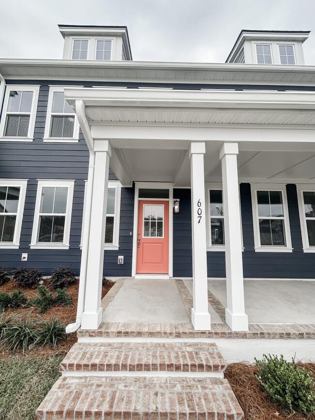 Building Photo - 607 Southview Ln