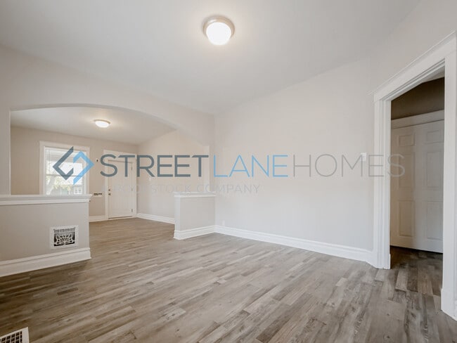 Building Photo - Charming 2 Bedroom in St. Louis!