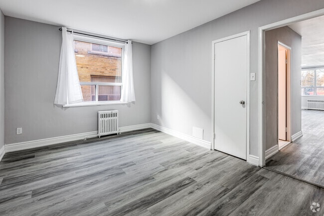 1BR, 1BA - Bedroom - Marina View Apartments