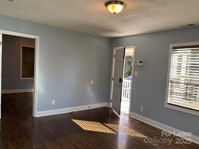 Building Photo - 3512 Jonquil St