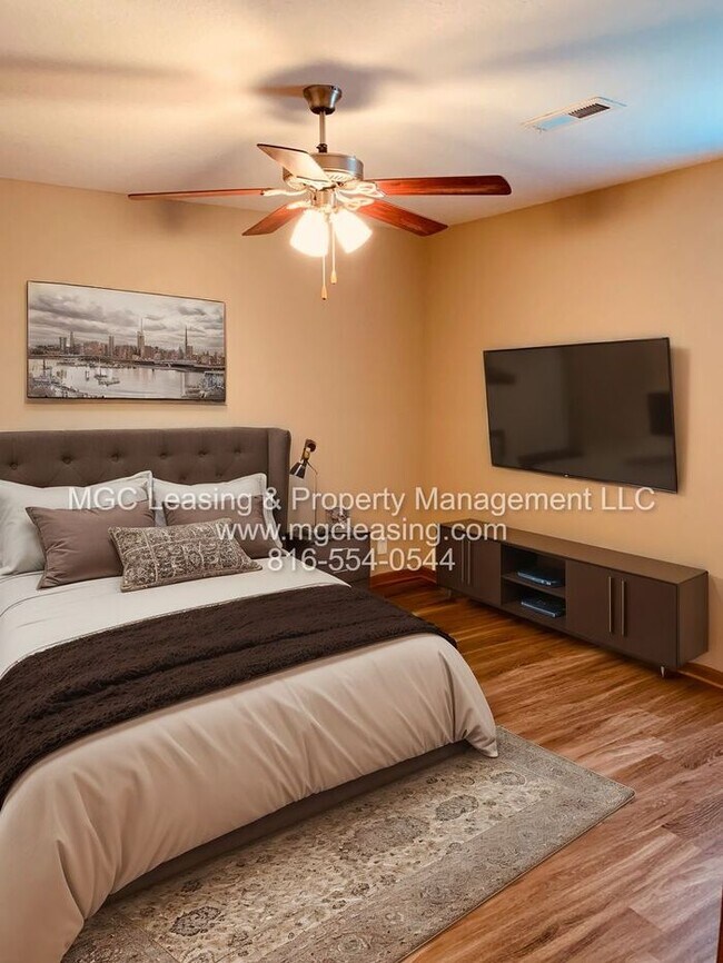 Building Photo - Charming Ranch Duplex in the Heart of Lone Jack - Ready Now!