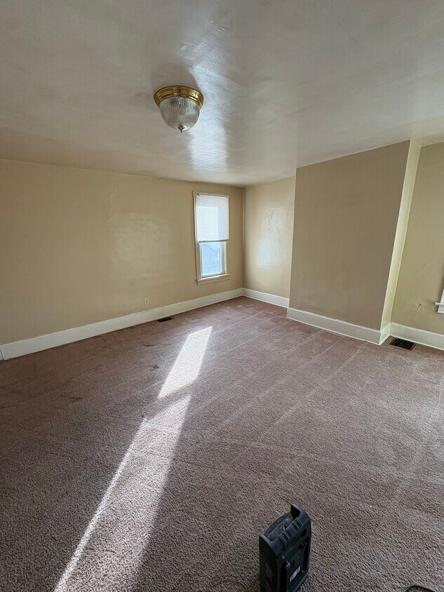 Building Photo - 67 Evans St