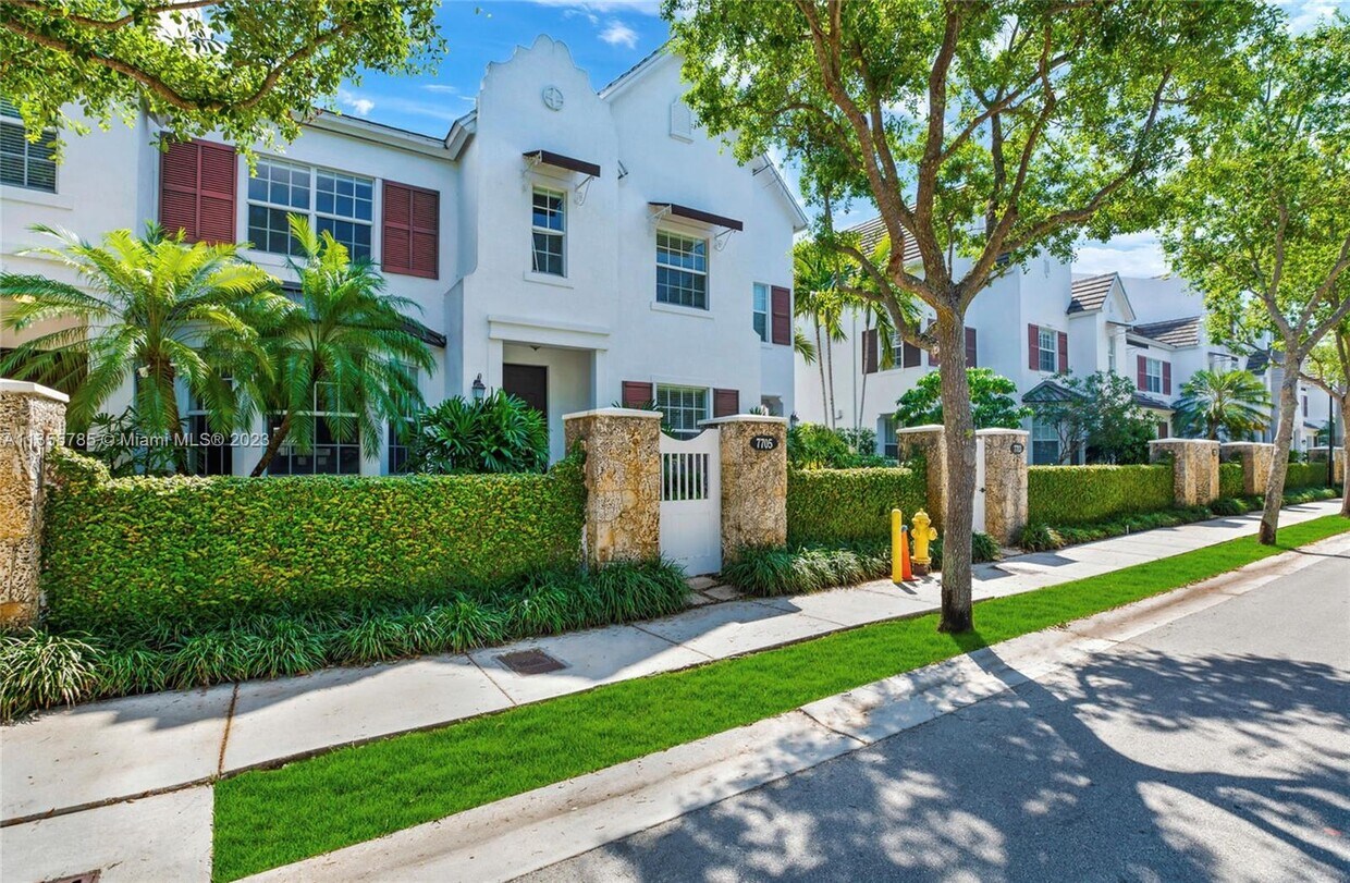 Building Photo - 7705 SW 54th Ct
