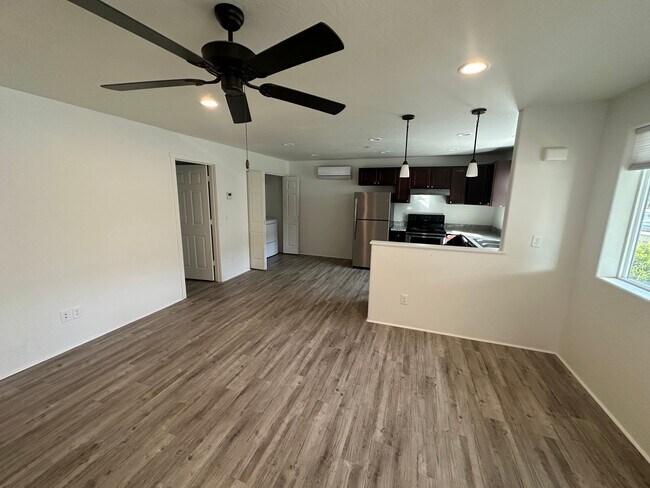 Foto del edificio - 210 Cheryl Ln
