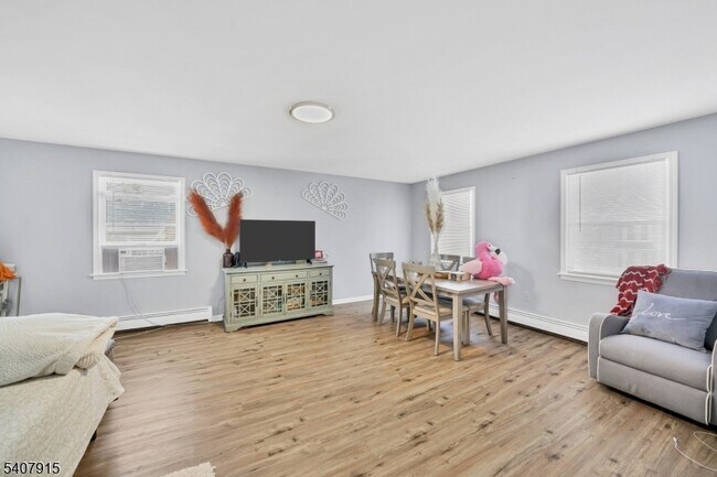 Foto del edificio - 137 Belvidere Ave