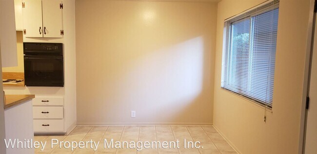 Building Photo - 3180 Oak Knoll Dr