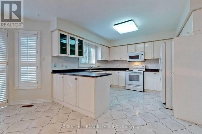 Building Photo - 24 Green Ash Crescent