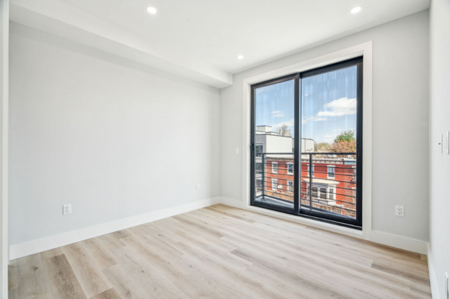 Foto del edificio - 3748 Lancaster Ave