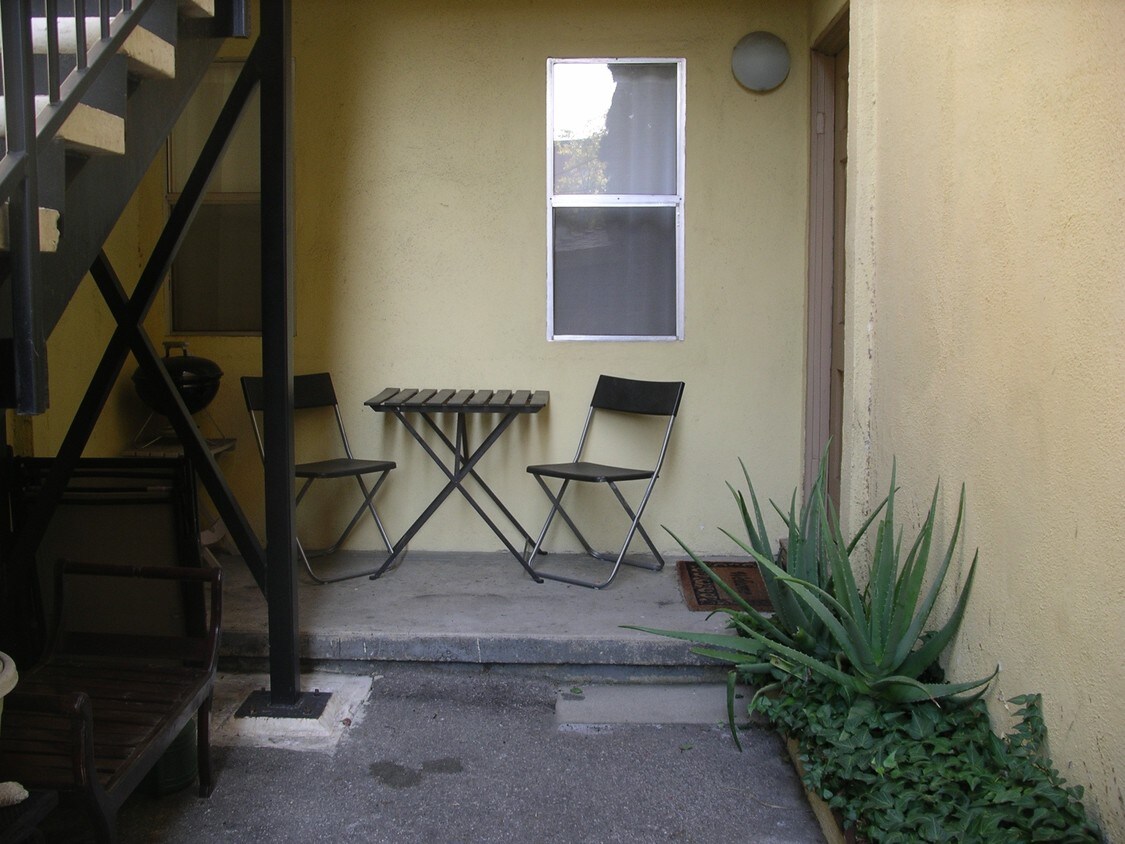 Primary Photo - 4540 Laurel Canyon Blvd