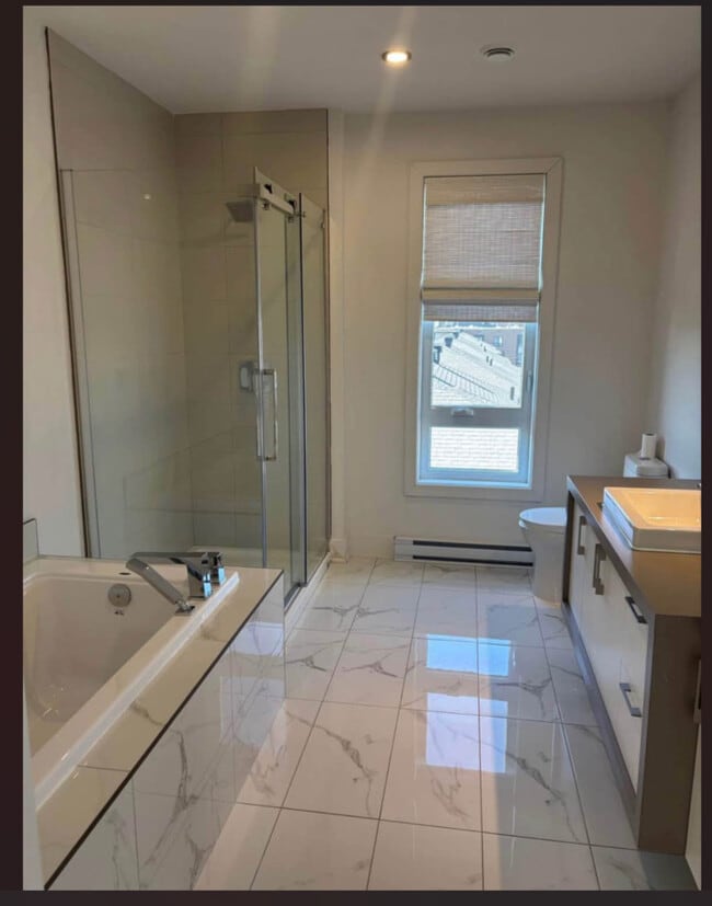 Building Photo - Le Centro