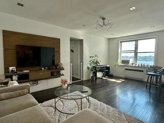 Foto del edificio - 8650 BLVD E