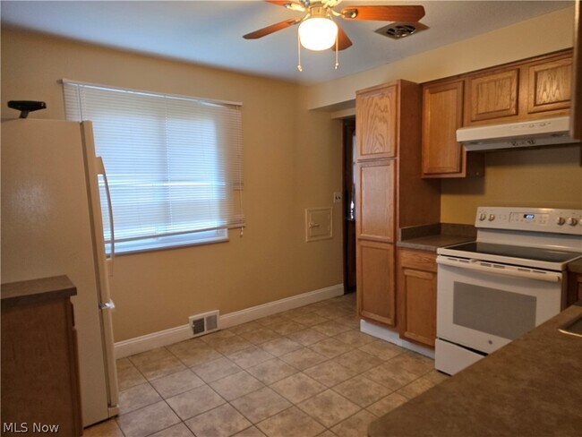 Foto del edificio - 16200 Edgewood Ct