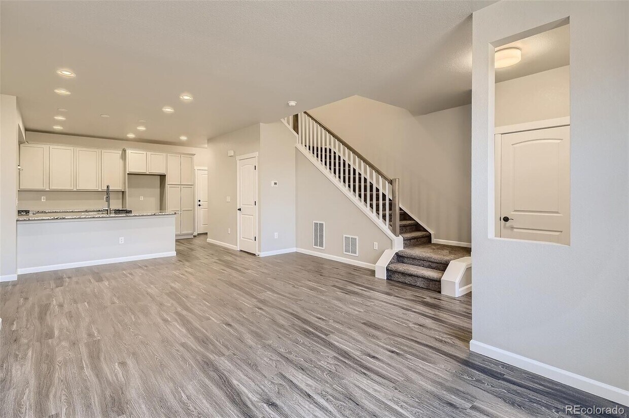 Main Floor - 11532 Dewey St