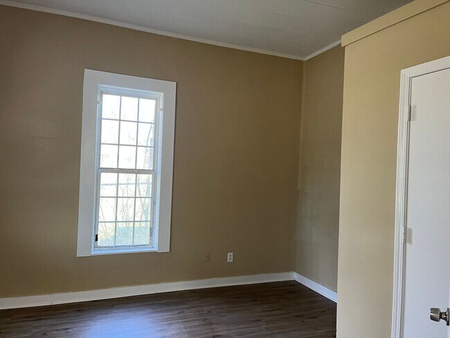 Building Photo - 3 Bed 2 Bath Home