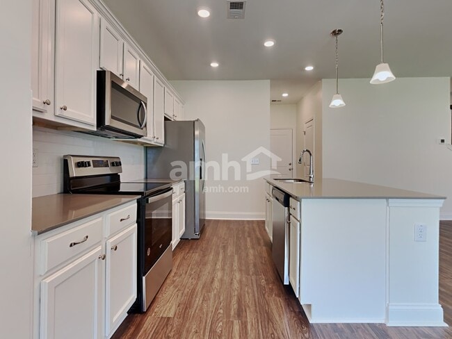Building Photo - 122 Thatchet Drive
