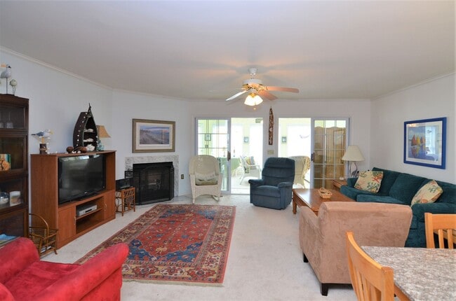 Building Photo - 3 BR, 2.5 BA Versailles Townhouse - Pet Fr...